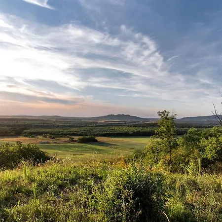 Kövirigó Családi Birtok Villa