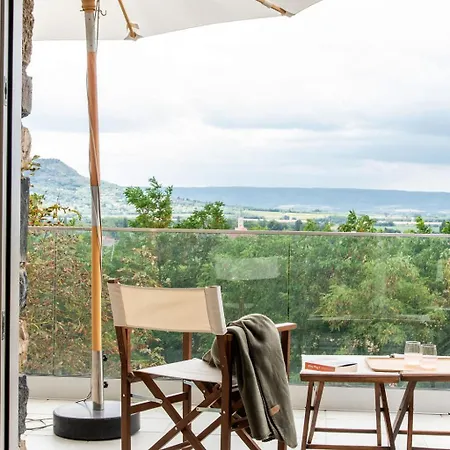 Kövirigó Családi Birtok Villa *