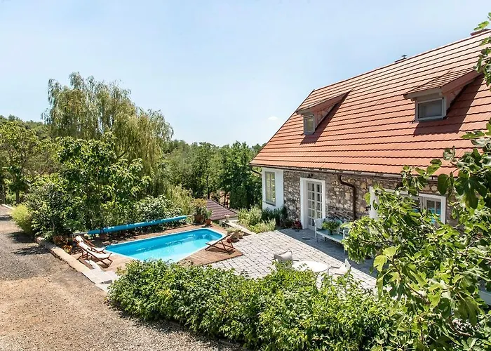 Koevirigo Csaladi Birtok Βίλα